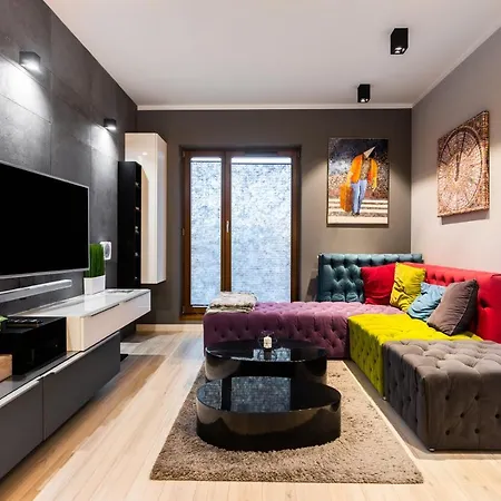 Elegant Business With Parking - By Upstairs Апартаменты *