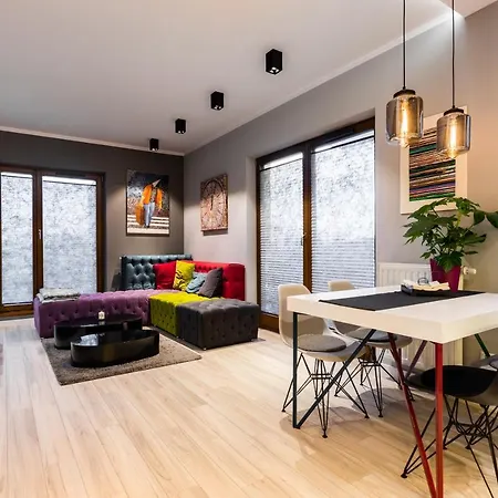 Elegant Business With Parking - By Upstairs Cracóvia