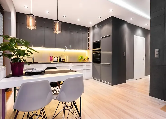 Elegant Business With Parking - By Upstairs * Краков