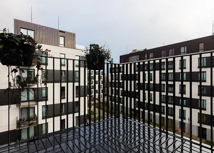 Апартаменты Elegant Business With Parking - By Upstairs *