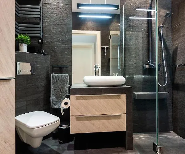 Апартаменты Elegant Business With Parking - By Upstairs *