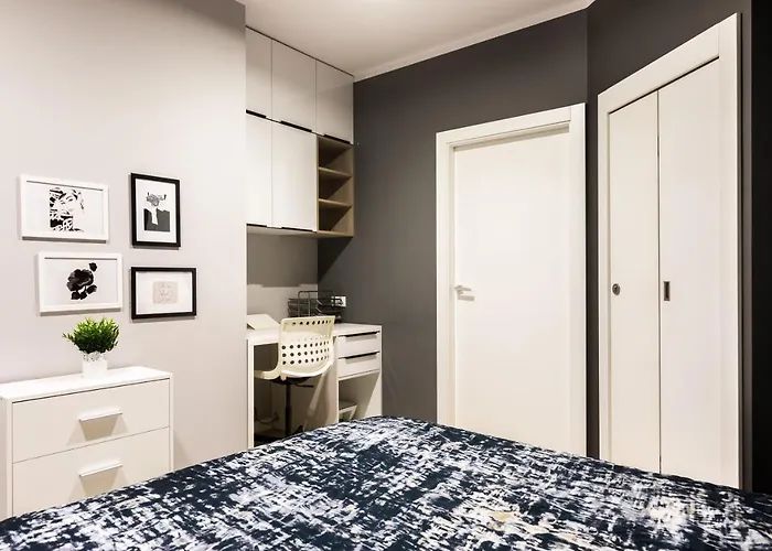 Апартаменты Elegant Business With Parking - By Upstairs