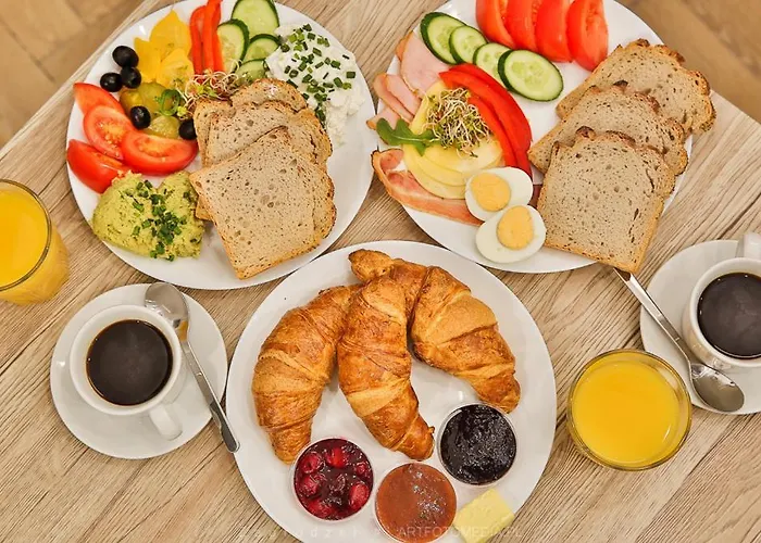 Апартаменты Elegant Business With Parking - By Upstairs *