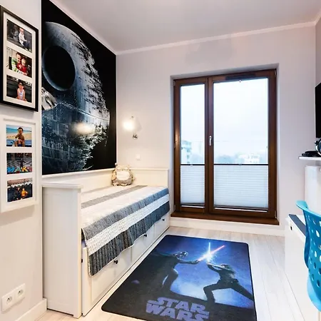Elegant Business With Parking - By Upstairs Appartement *