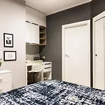 דירה Elegant Business With Parking - By Upstairs