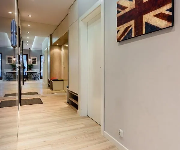 Elegant Business With Parking - By Upstairs Апартаменты Краков