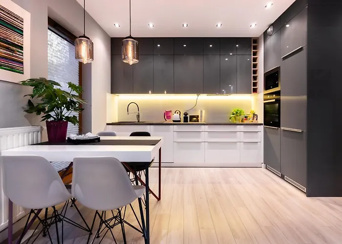 Elegant Business With Parking - By Upstairs * Краков